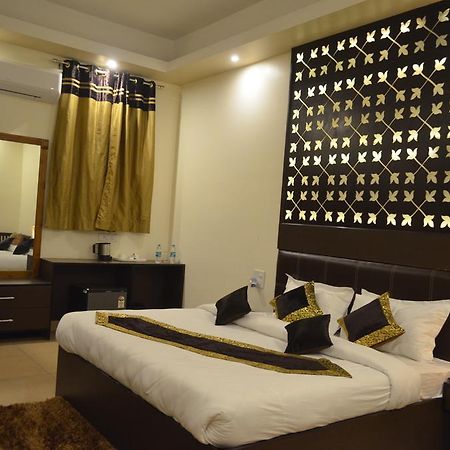 Red Orchid Meerut Quarto foto