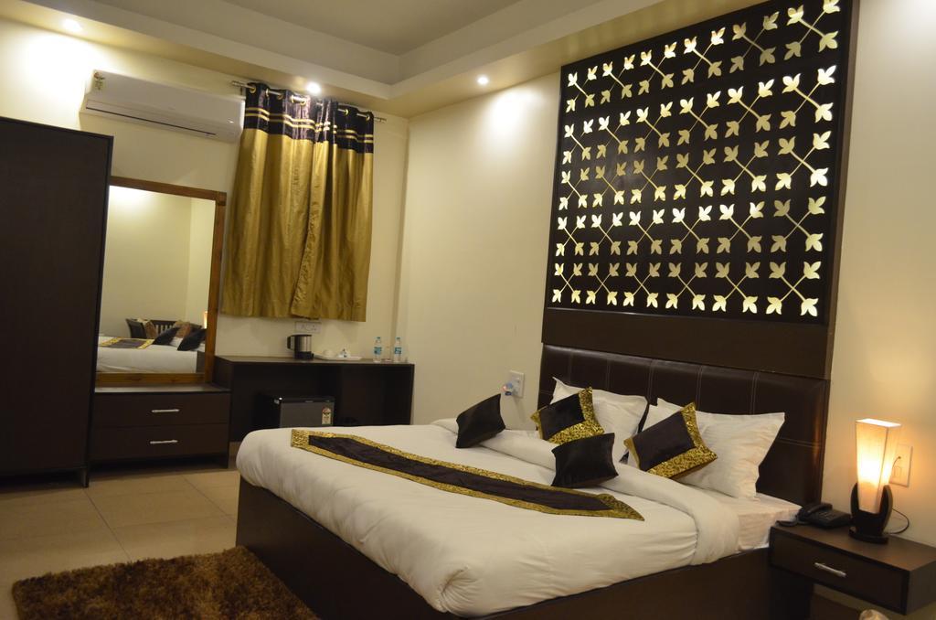 Red Orchid Meerut Quarto foto