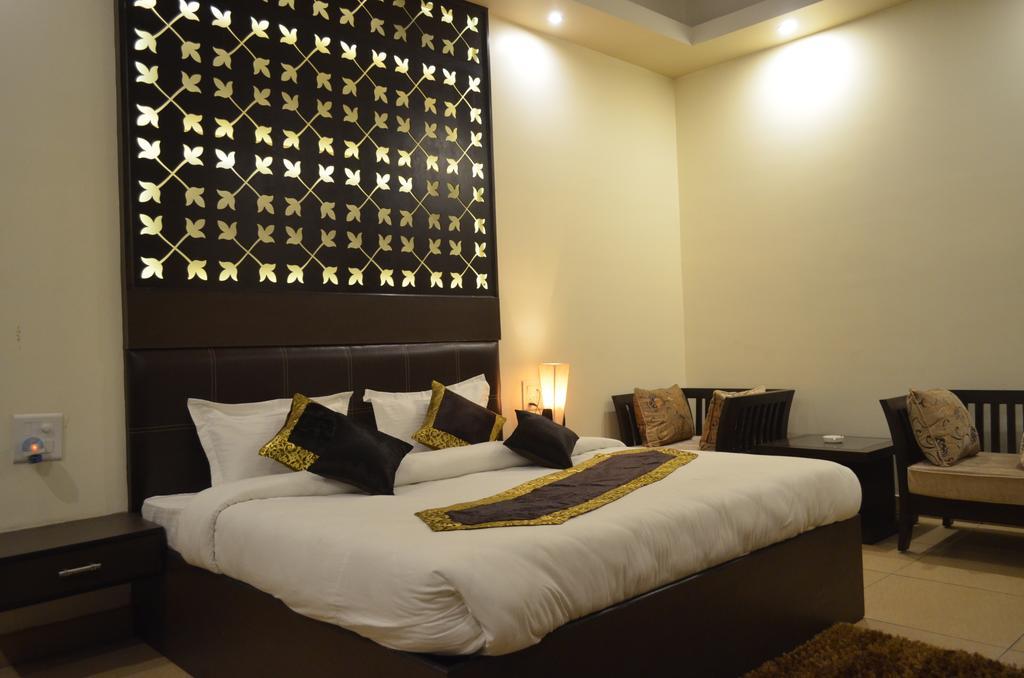 Red Orchid Meerut Quarto foto