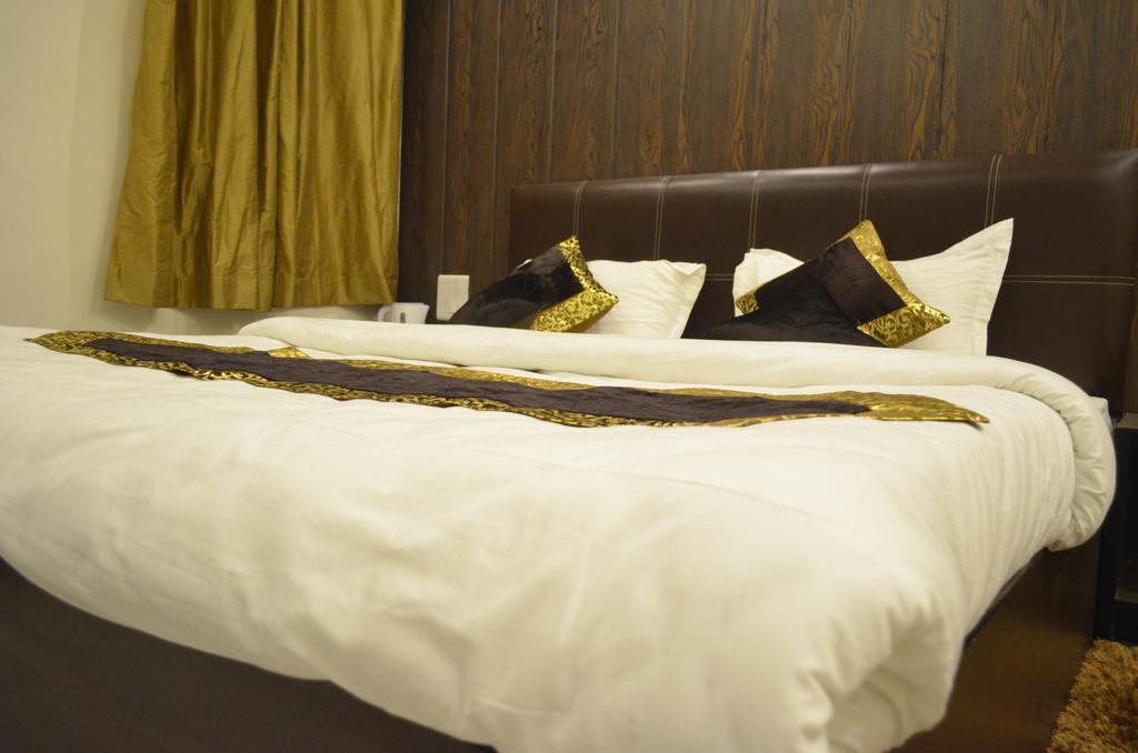 Red Orchid Meerut Quarto foto